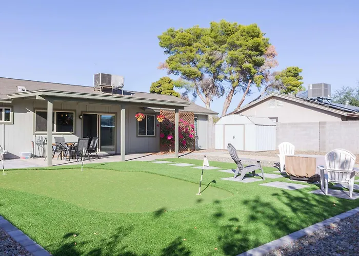 Charming House Golf Cornhole Near Freeway Holiday home *