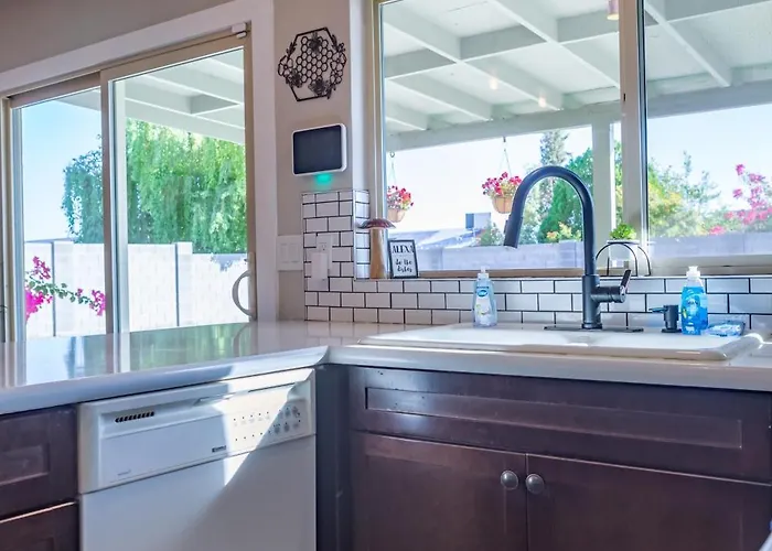 Charming House Golf Cornhole Near Freeway Phoenix