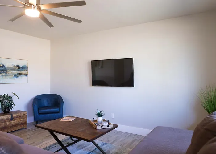 Charming House Golf Cornhole Near Freeway Phoenix